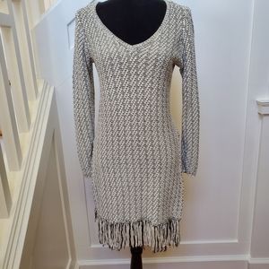 Long tunic v-neck long sleeve fringe bottom black & white sweater knit